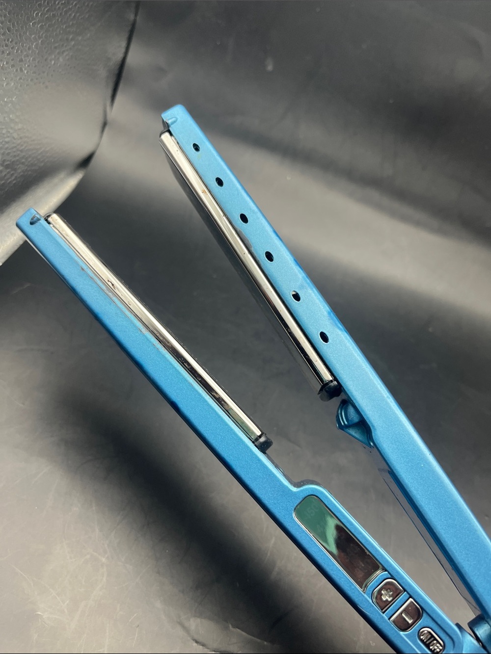 Babyliss PRO Nano Titanium Flat Iron / Hair Straightener - Picture 6 of 9